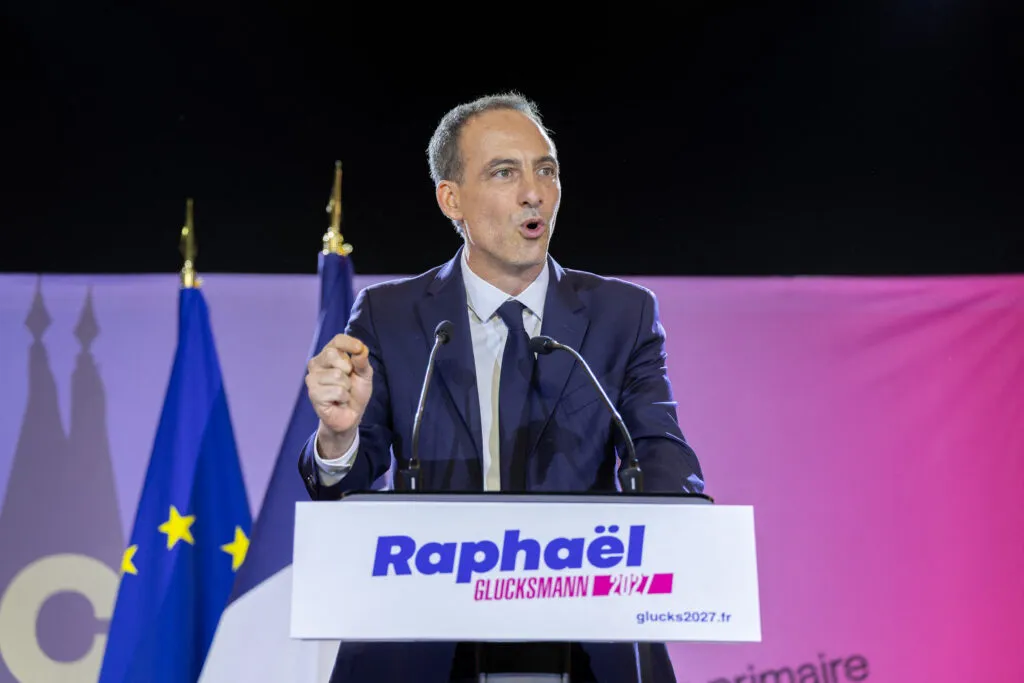 Raphaël Glucksmann, député européen et lauréat de la primaire de gauche, lors de la soirée électorale du 11 octobre 2026