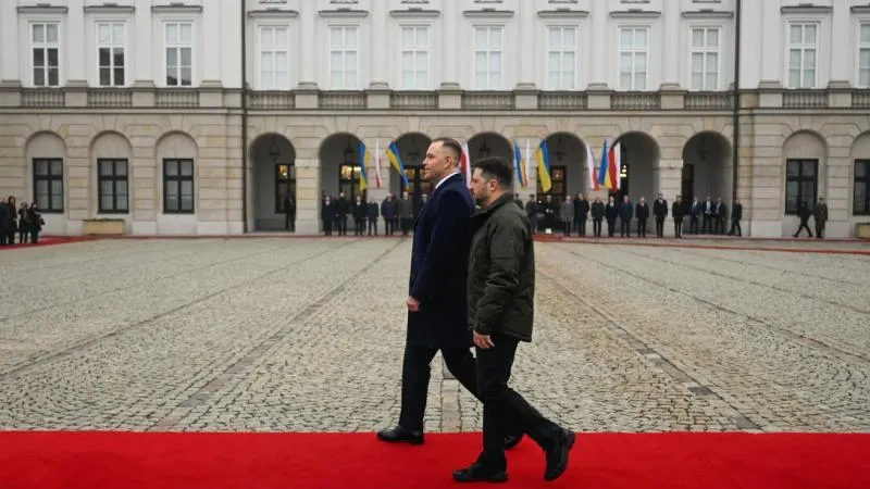 CBOS : la majorité des Polonais approuve la décision de Karol Nawrocki de retirer l'ordre de l'Aigle blanc à Zelensky