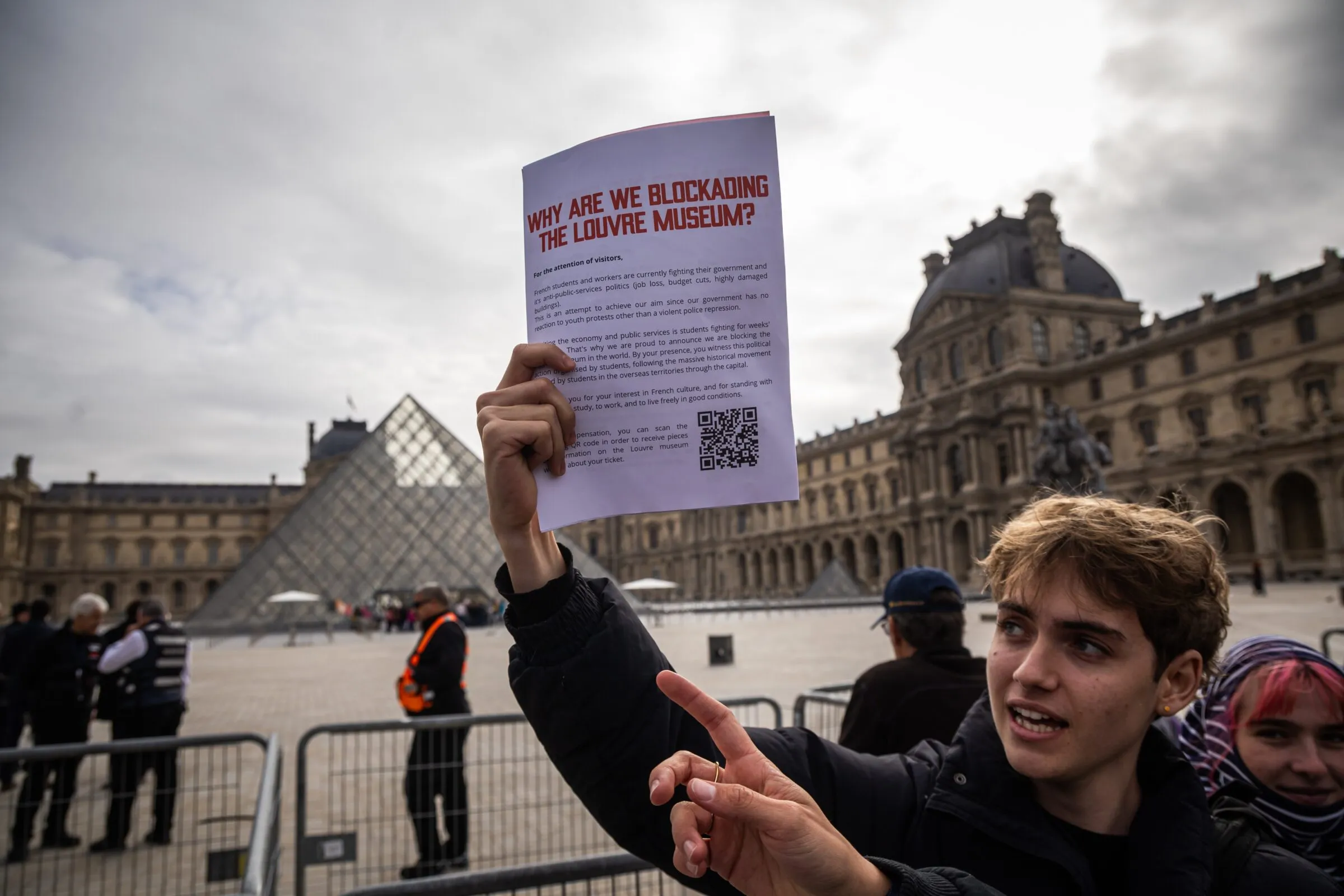Génération Z en France, Espagne et Albanie prise au piège : bosser dur, rester pauvre, vivre chez ses parents — pas étonnant qu’ils protestent