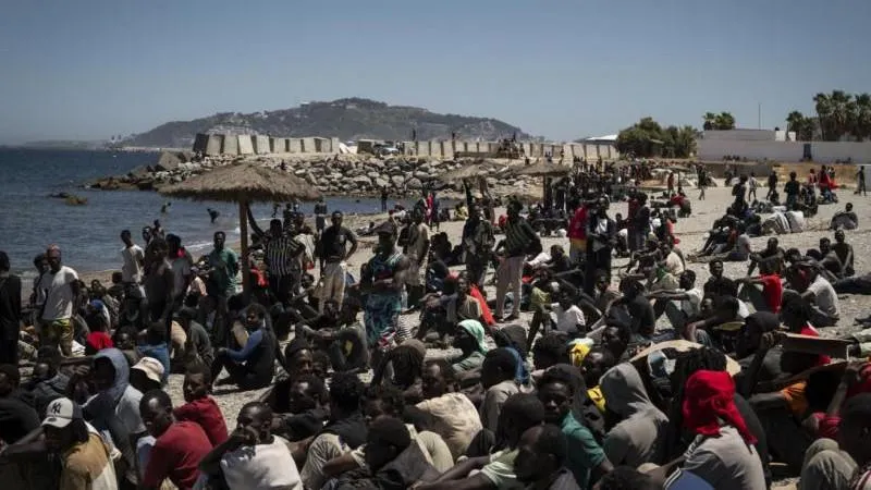 Les habitants de Ceuta manifestent pour exiger une réaction face à la crise migratoire — alors que l'Europe est distraite par l'Ukraine