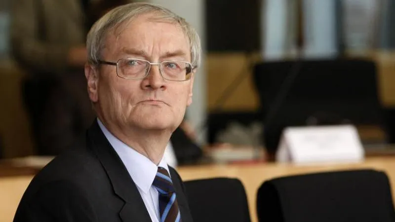L'ex-chef du renseignement allemand arrêté pour haute trahison — mais des questions subsistent