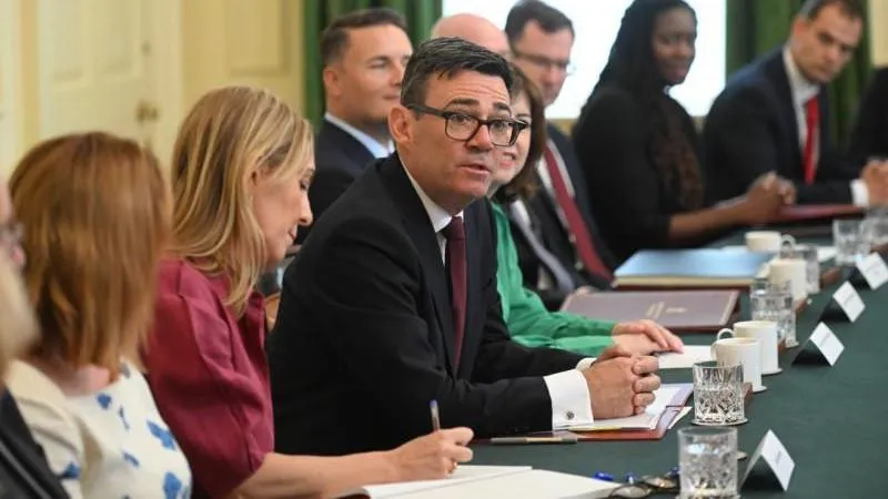 Бернэм a désigné la priorité principale du gouvernement britannique