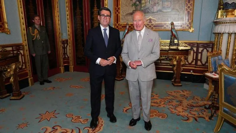 Andy Bernam prend ses fonctions de Premier ministre du Royaume‑Uni