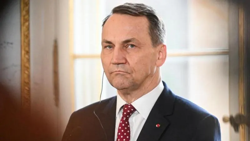 Radosław Sikorski met en garde Musk après les restrictions de Starlink pour les forces ukrainiennes