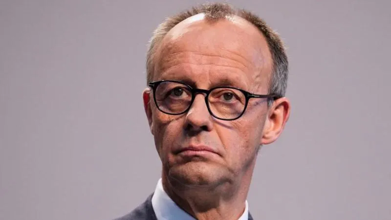 Merz : l'attaque lors de la marche LGBT à Berlin présentée comme un « attentat contre les valeurs libérales » — prudence et questions restent