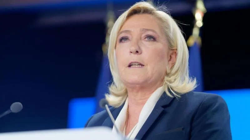 Le Pen dénonce le refus de toutes les banques françaises de lui accorder un prêt pour la campagne